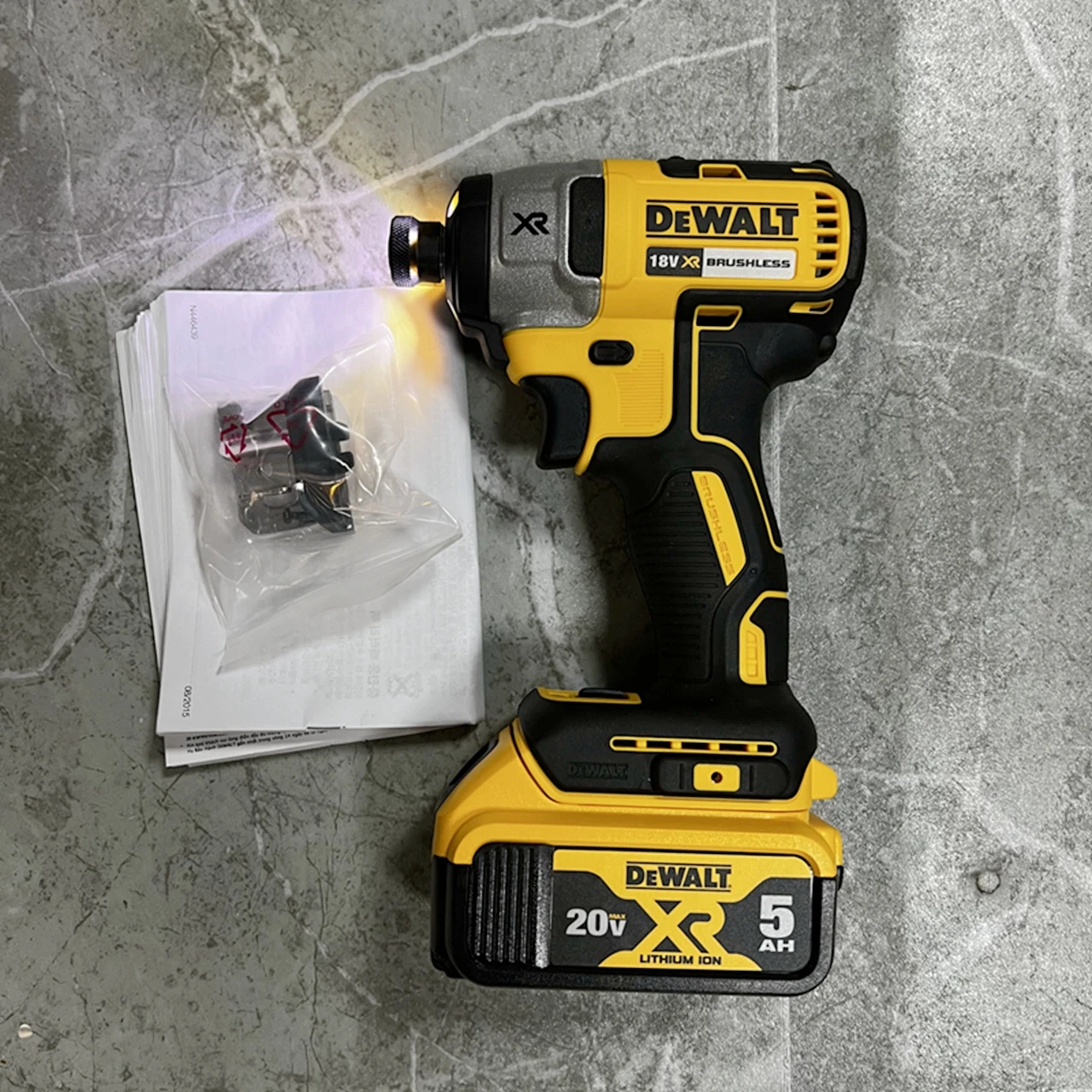 Dewalt DCF887B 20V 1/4″ 3-Speed Cordless Impact Driver – Includes 5.0AH lithium battery NEW