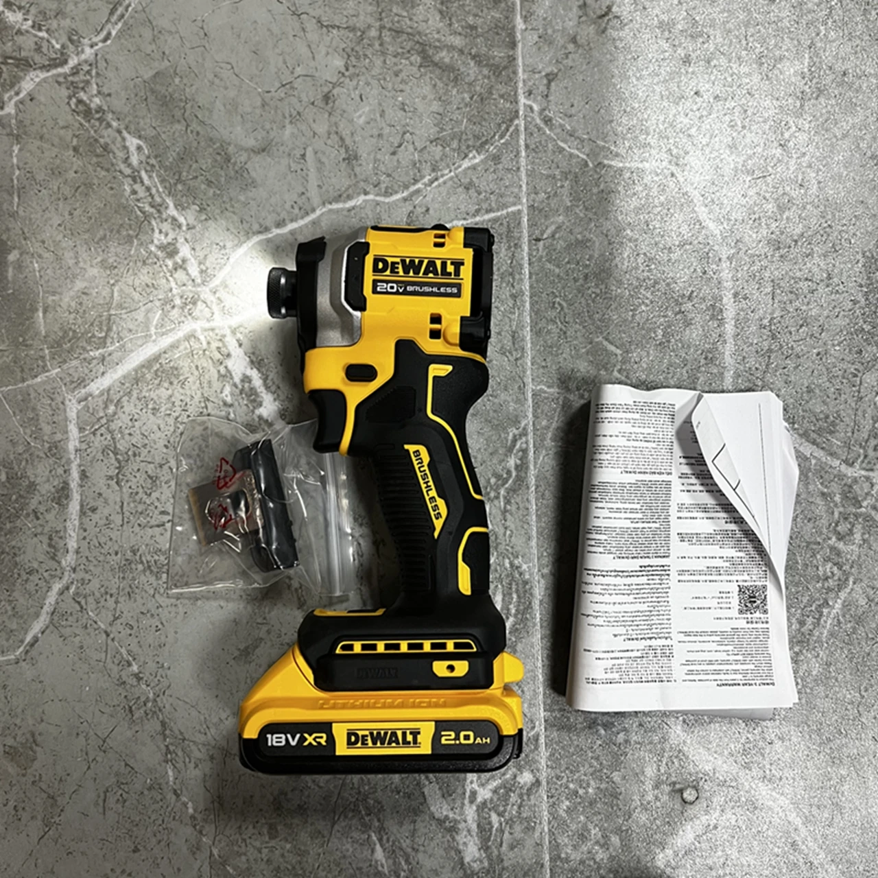 New Dewalt DCF850 1/4″ impact driver 20v Includes 2.0AH battery New Tools